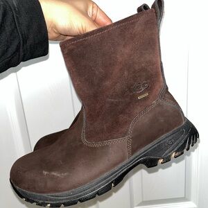 UGG Waterproof Brown Leather & Suede Boots w/ Vibram Sole – Men’s